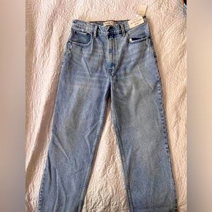 NWT Abercrombie 90’s Straight Ultra High Rise Jeans Size 30R